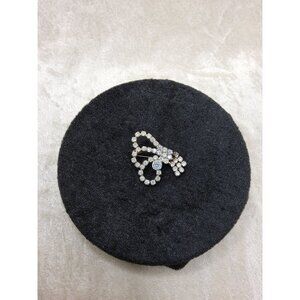 Vintage 1970's Stunning Silver Tone Clear Chrystals Brooch.